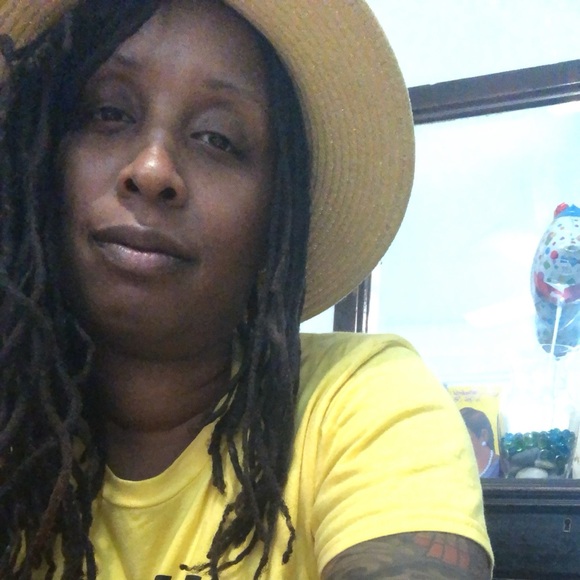 Meet your Posher, Ebony - Picture 4 of 10